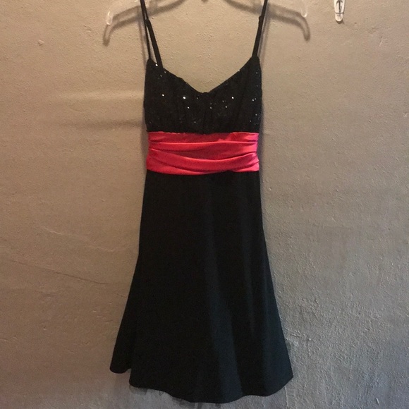 Black sequin/fuchsia sash cocktail dress. - Picture 1 of 6